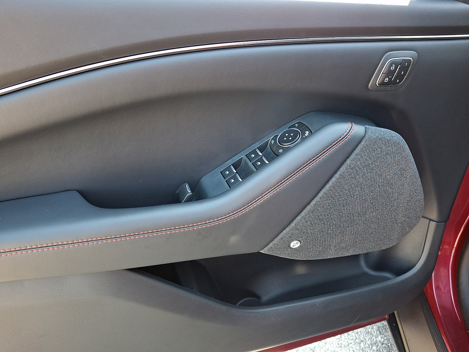 Used 2025 Ford Mustang Mach-E Premium w/ Sport Appearance Package AWD/4WD image 12