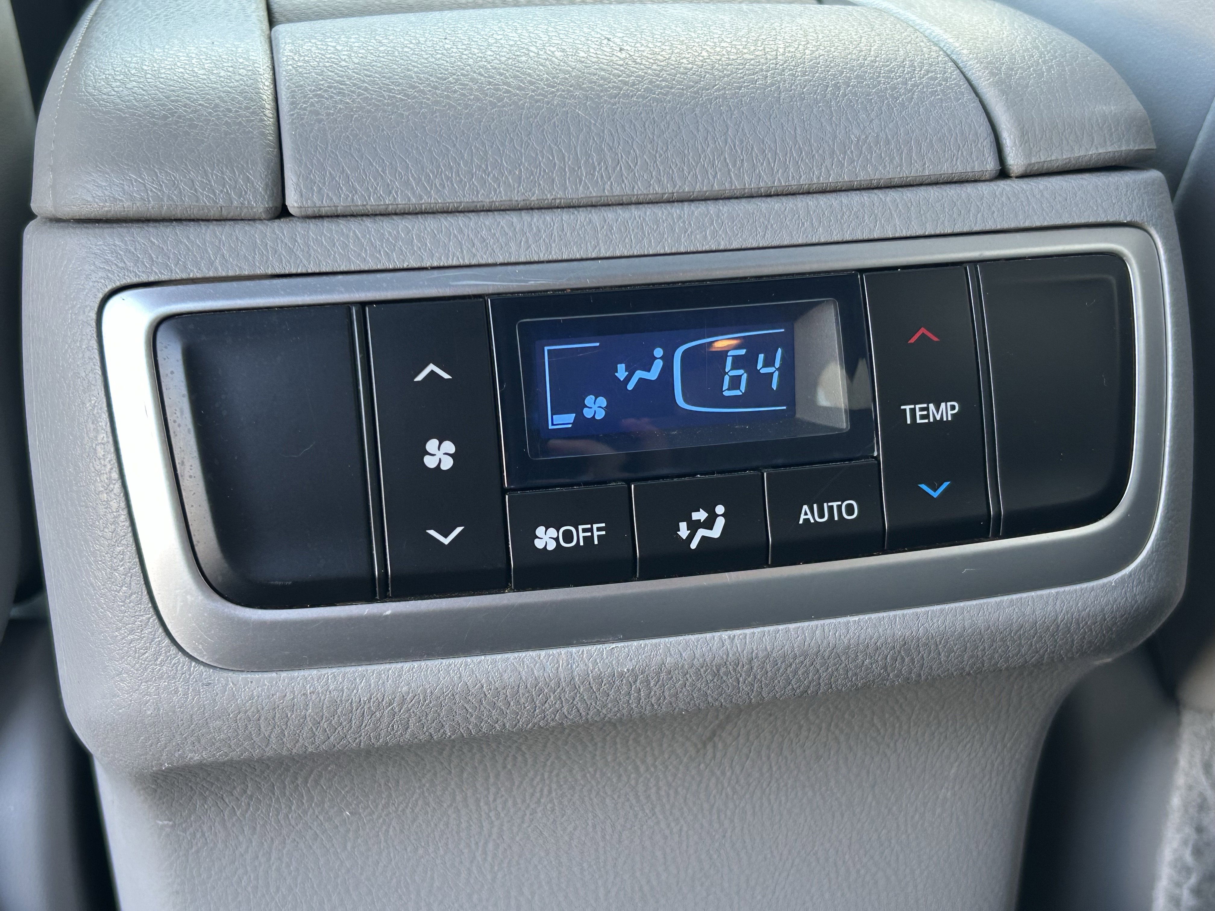 Used 2015 Toyota Highlander Limited image 18