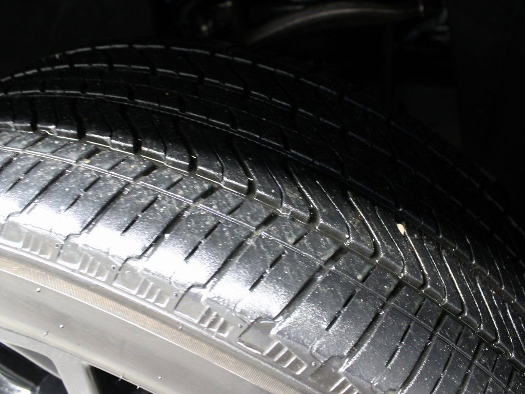 Used 2024 GMC Yukon XL SLT w/ SLT Luxury Package image 7