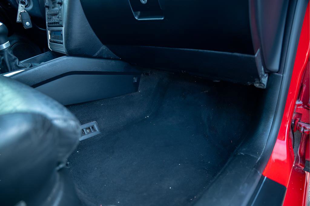 Used 2004 Volkswagen R32 image 38