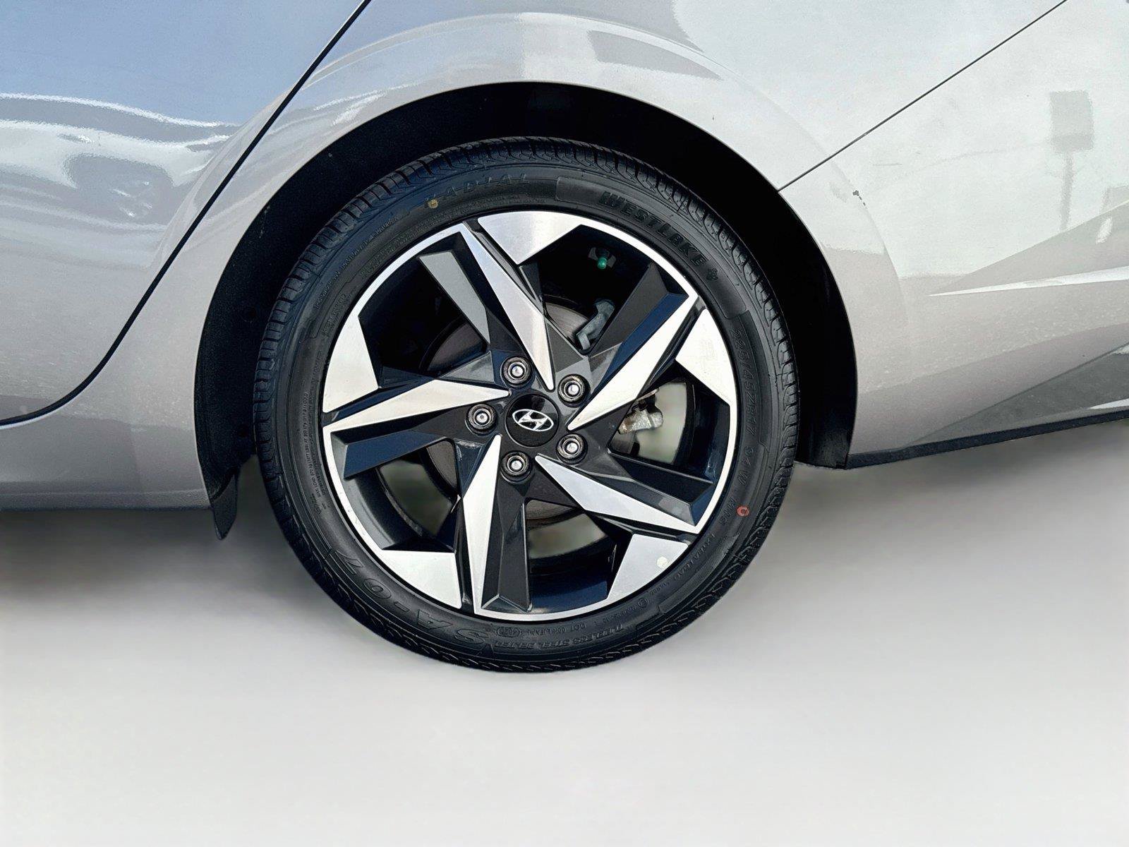 Used 2022 Hyundai Elantra SEL w/ Convenience + Premium Package FWD image 36
