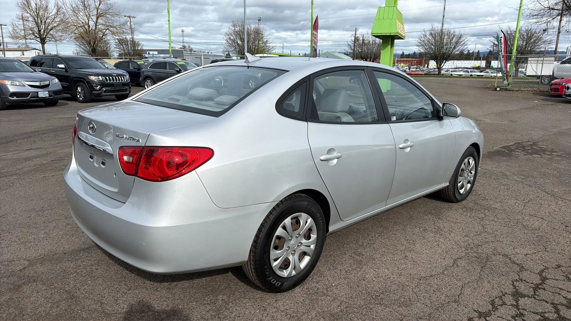 Used 2010 Hyundai Elantra GLS FWD image 3