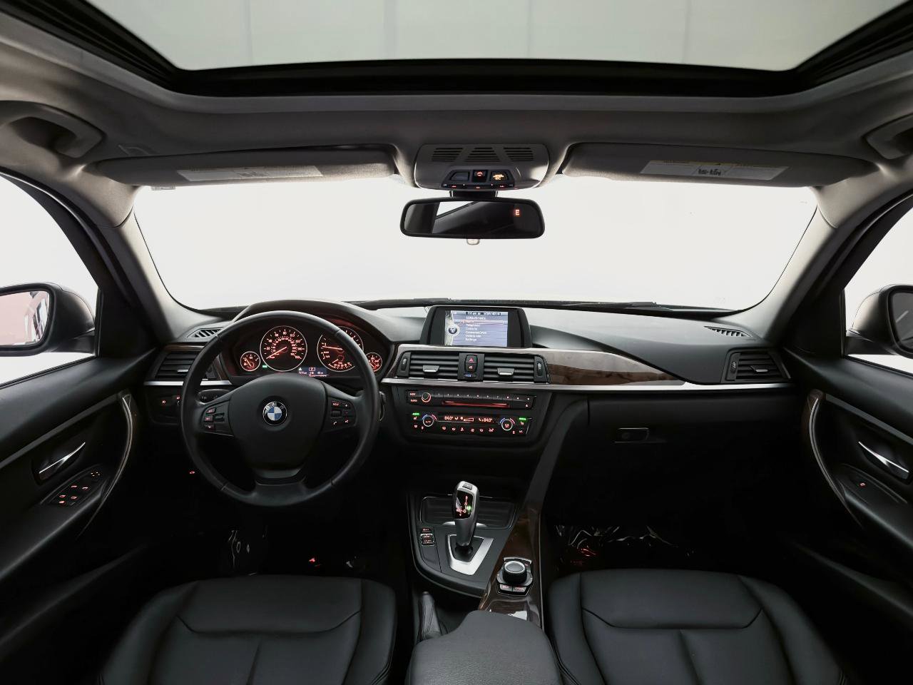 Used 2014 BMW 320i xDrive Sedan AWD/4WD image 27