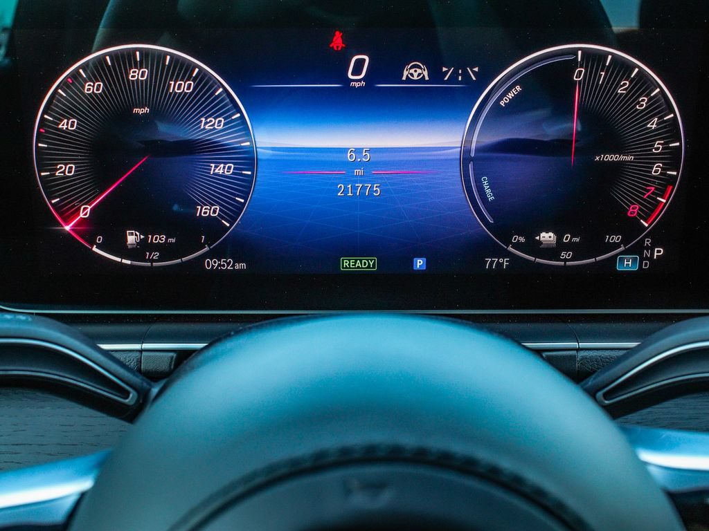 Used 2025 Mercedes-Benz GLE 450e 4MATIC w/ AMG Line Interior image 17