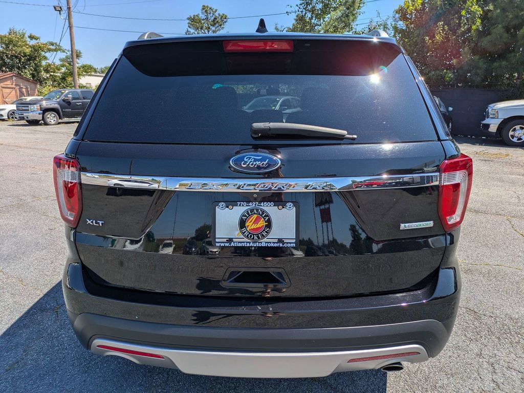 Used 2017 Ford Explorer XLT w/ Equipment Group 202A FWD image 6