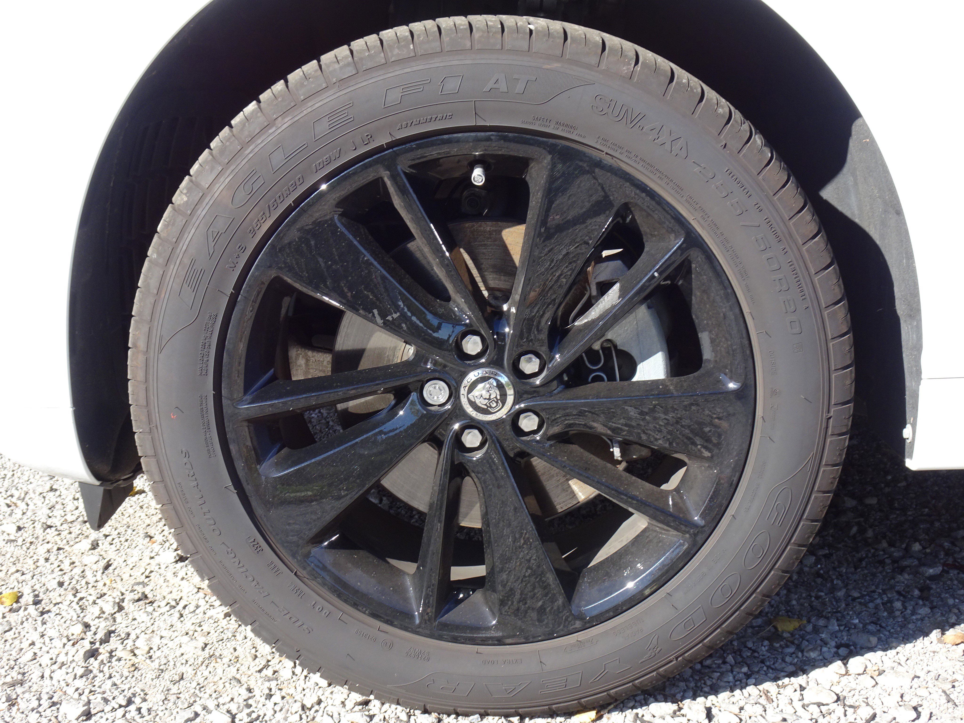 Certified 2025 Jaguar F-PACE R-Dynamic S image 28