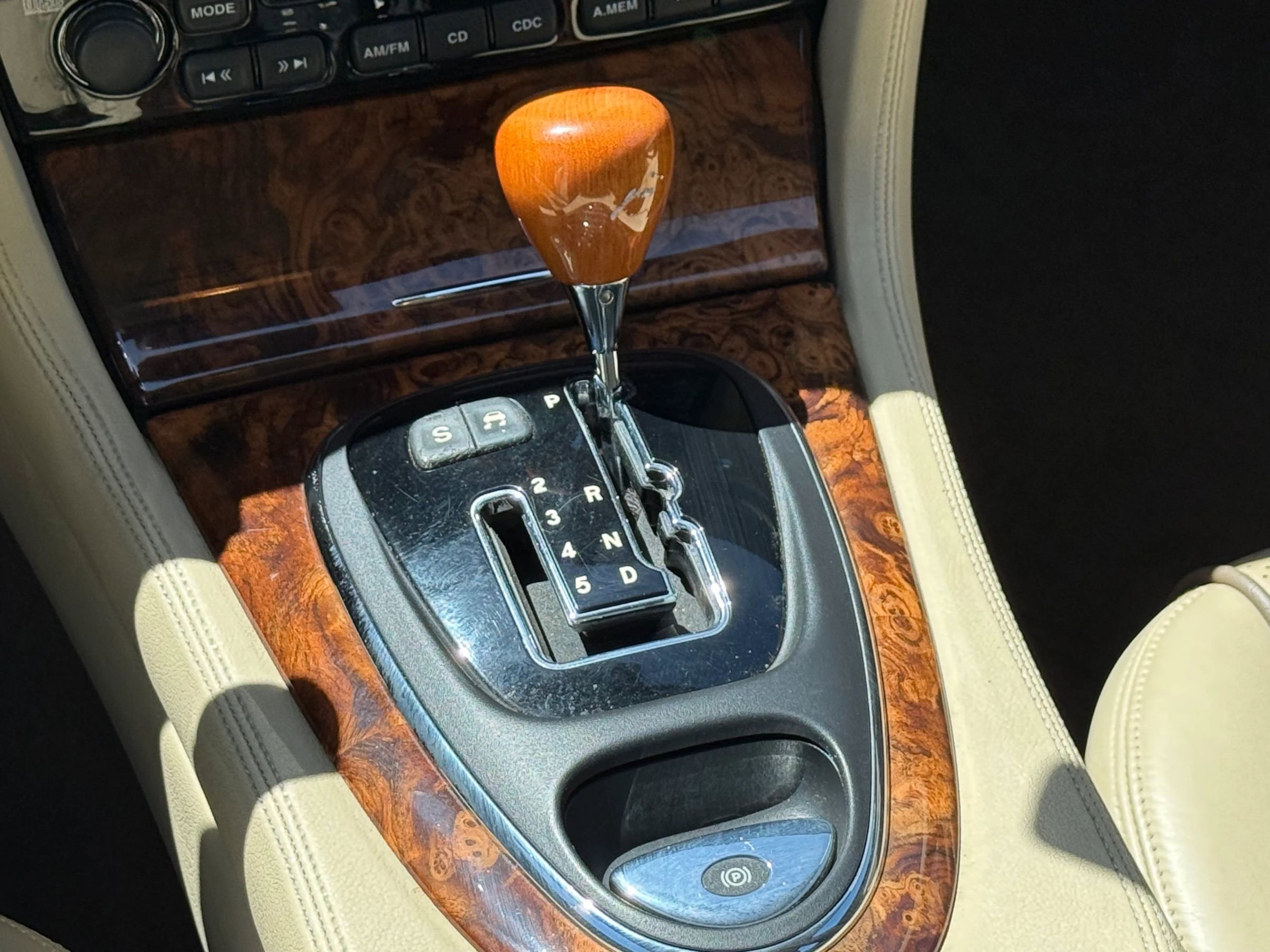 Used 2008 Jaguar XJ8 image 17