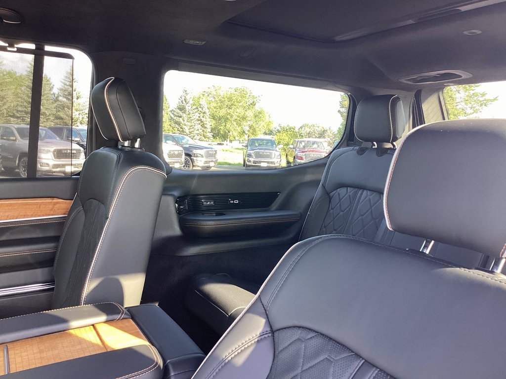 Used 2024 Jeep Grand Wagoneer Series III image 10