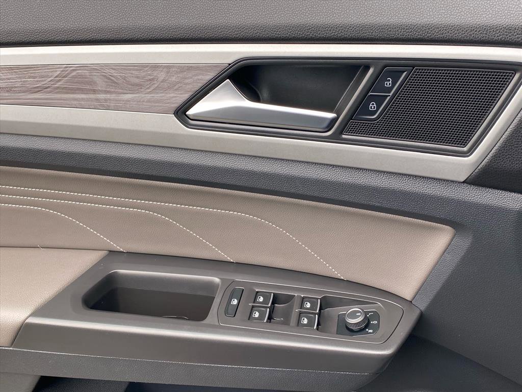 Used 2022 Volkswagen Atlas Cross Sport SE image 19