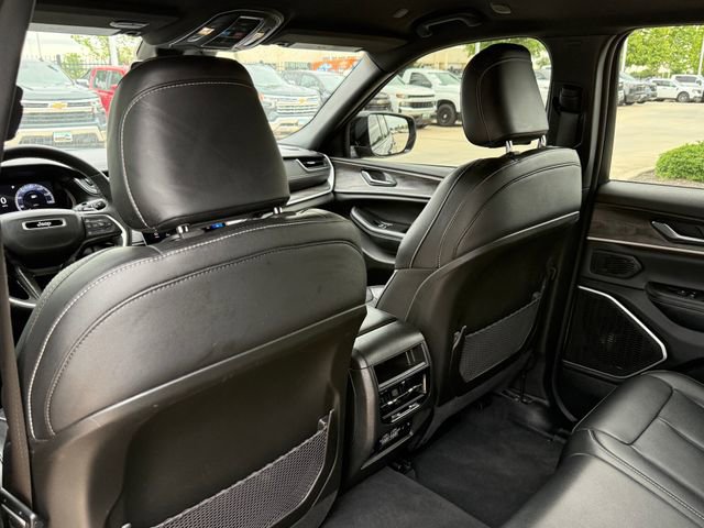 Used 2024 Jeep Grand Cherokee Limited w/ Black Appearance Package AWD/4WD image 25