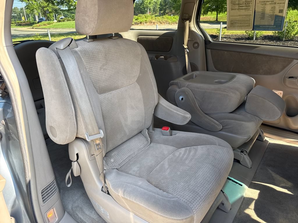 Used 2010 Toyota Sienna LE FWD image 34