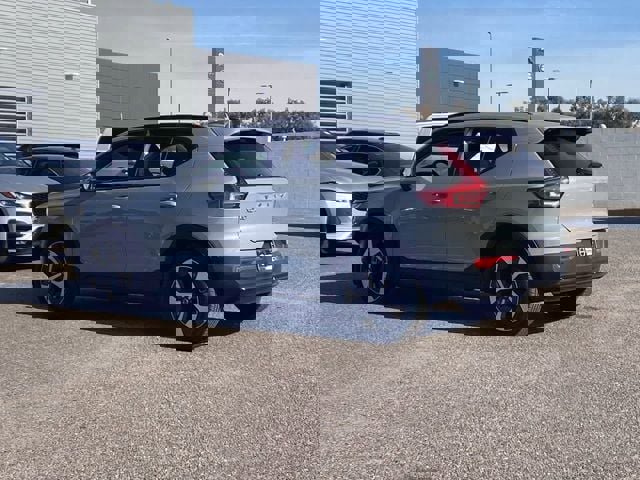 Certified 2025 Volvo XC40 B5 Plus w/ Protection Package Premier image 9