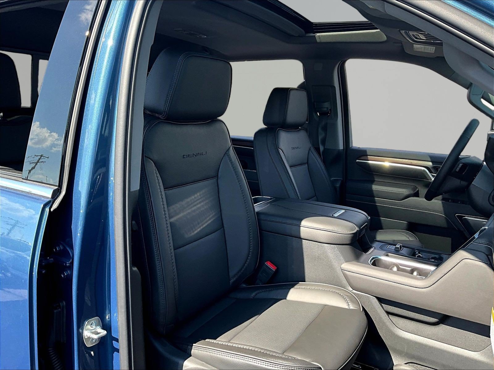 New 2026 GMC Sierra 3500 Denali w/ Denali Reserve Package AWD/4WD image 19