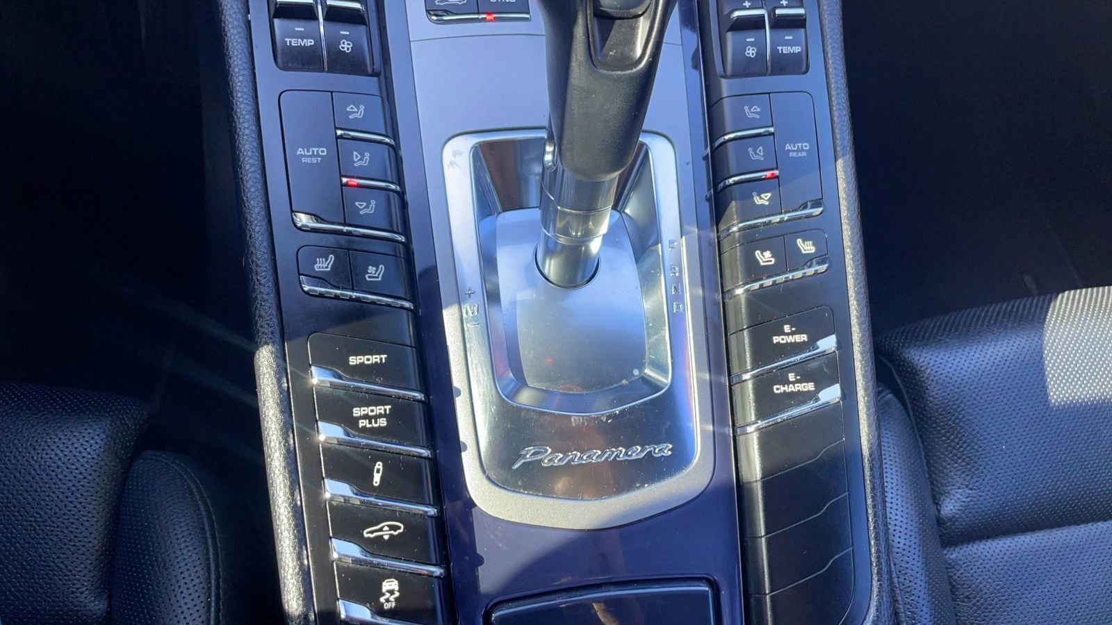 Used 2015 Porsche Panamera S RWD image 17