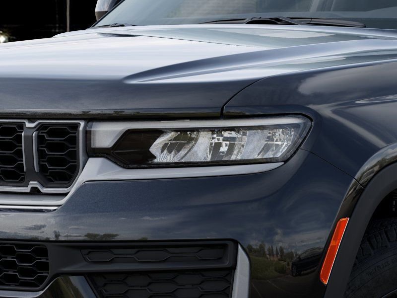 New 2026 Jeep Grand Cherokee Altitude image 10