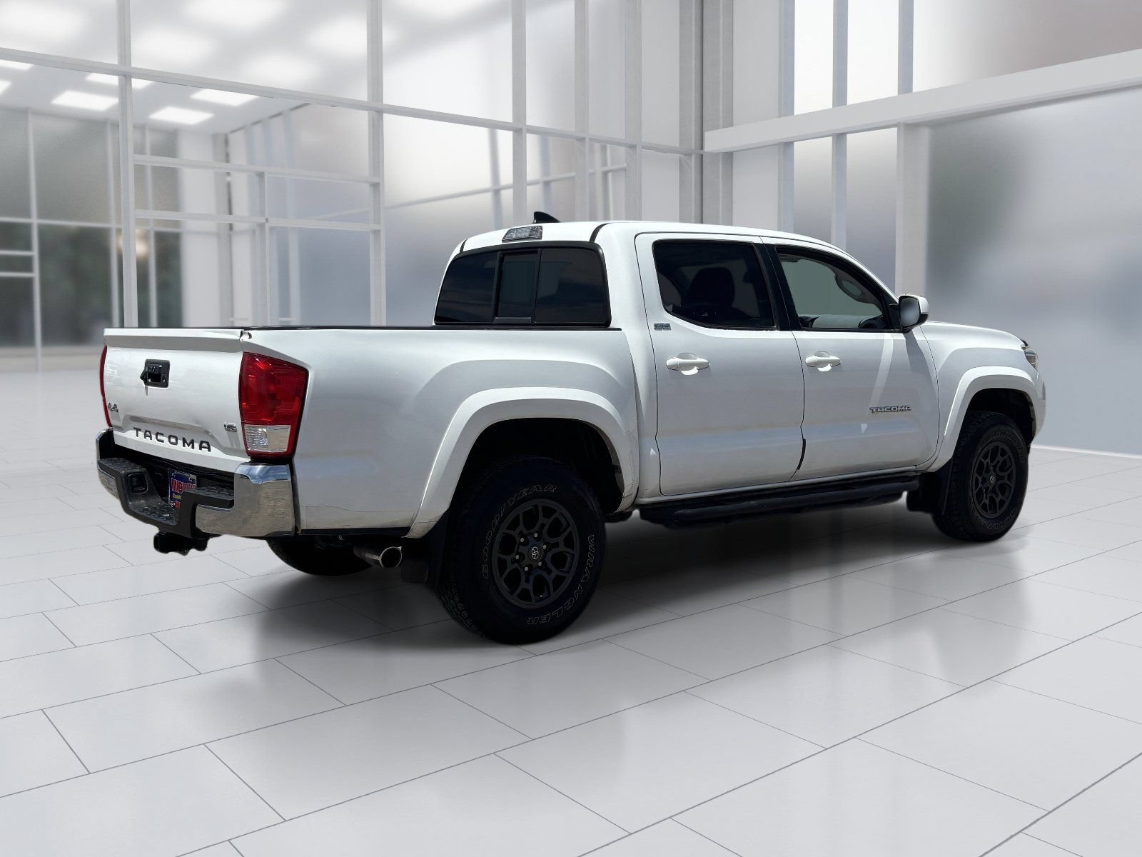 Used 2017 Toyota Tacoma SR5 w/ Tow Package AWD/4WD image 6
