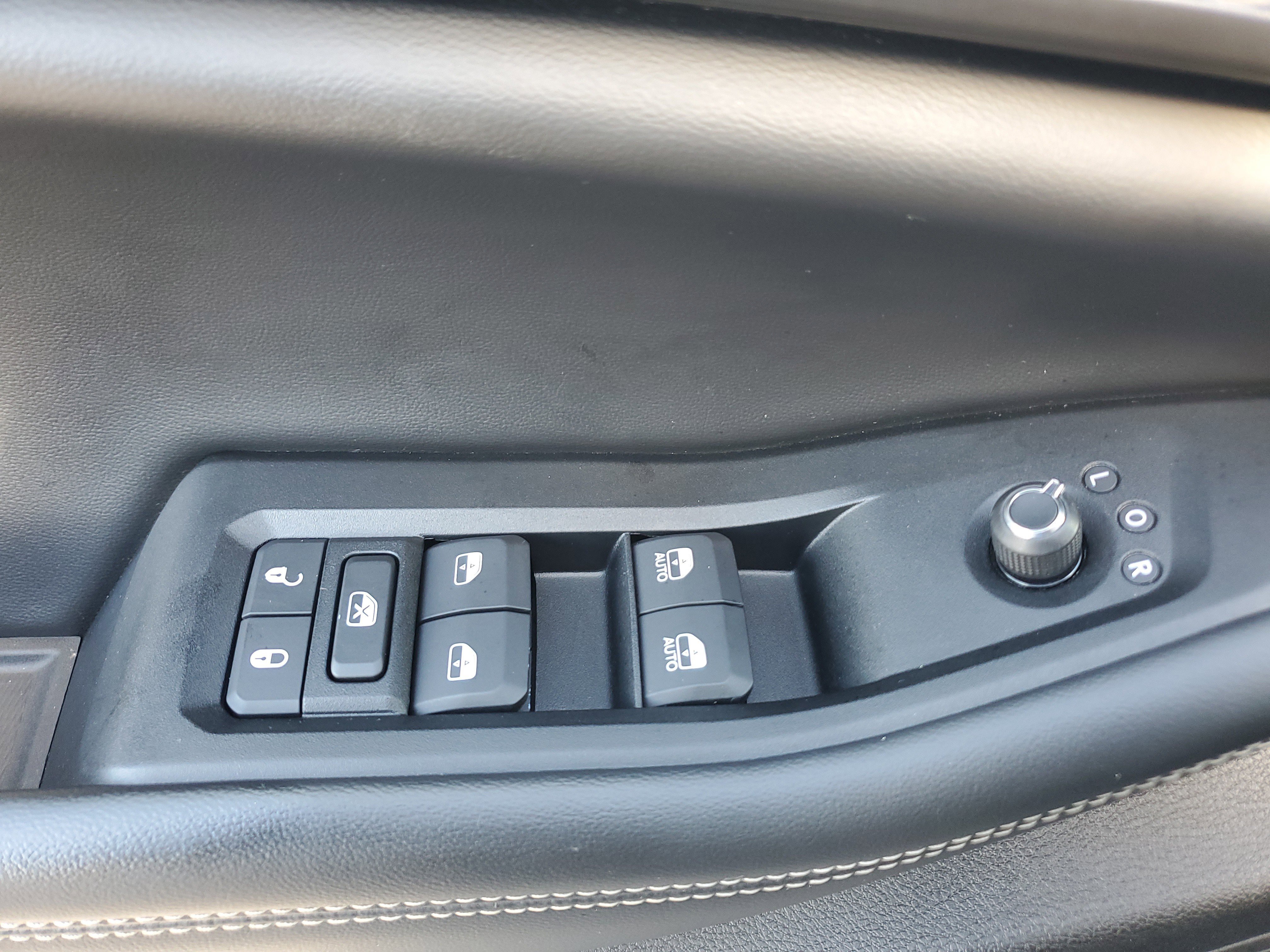 Used 2023 Jeep Grand Cherokee L Laredo image 16