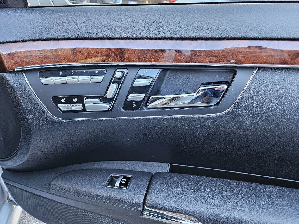 Used 2010 Mercedes-Benz S 400 image 32