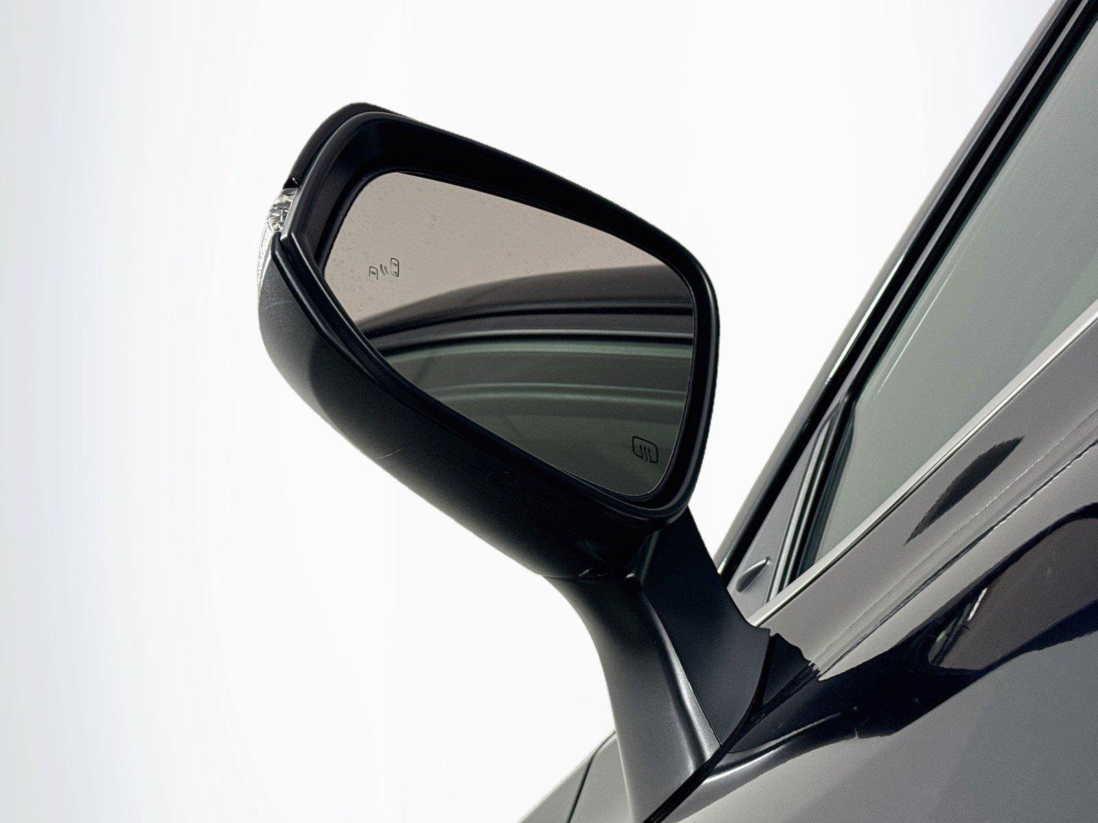 Certified 2025 Toyota Highlander XLE FWD image 5