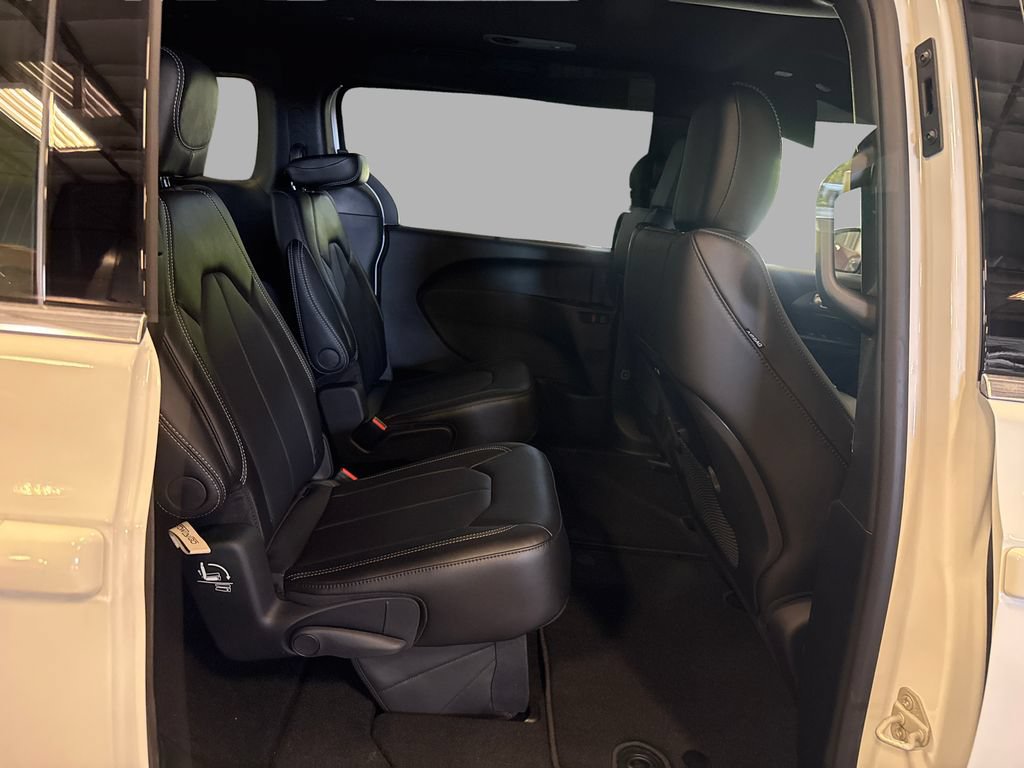New 2027 Chrysler Pacifica Select FWD image 12