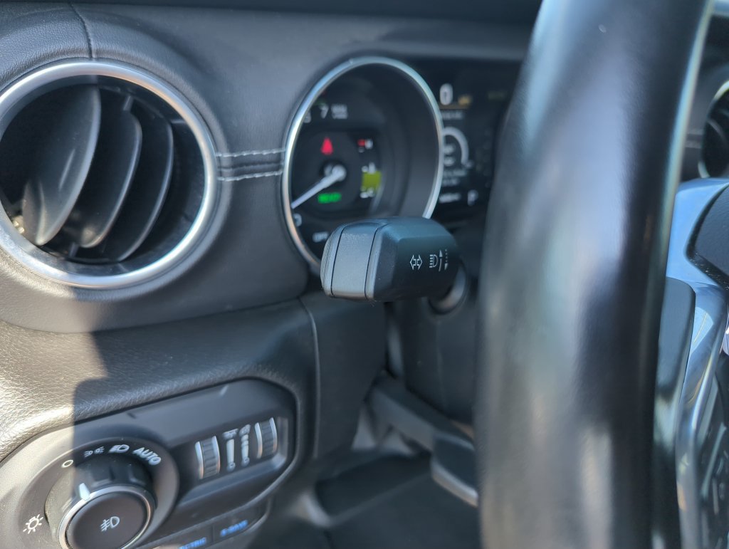 Used 2022 Jeep Wrangler Unlimited Sahara AWD/4WD image 20
