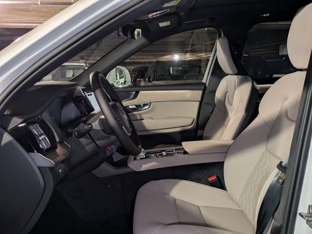 New 2026 Volvo XC90 B6 Plus w/ Protection Package Premier image 13