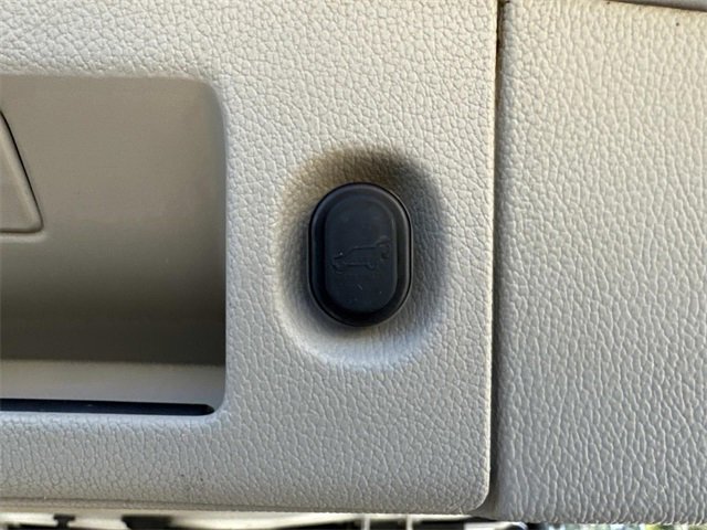 Used 2018 Cadillac Escalade ESV Premium Luxury image 13