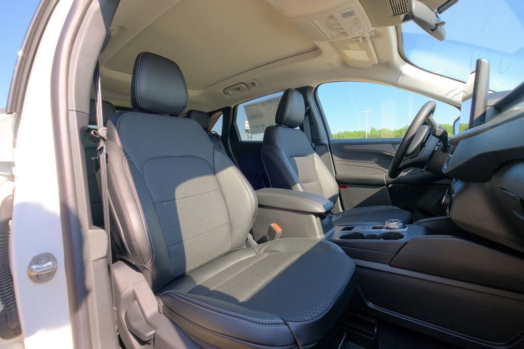 New 2025 Ford Escape SE image 15