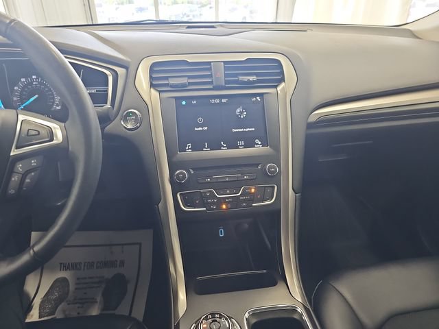 Used 2017 Ford Fusion SE w/ Equipment Group 201A FWD image 17