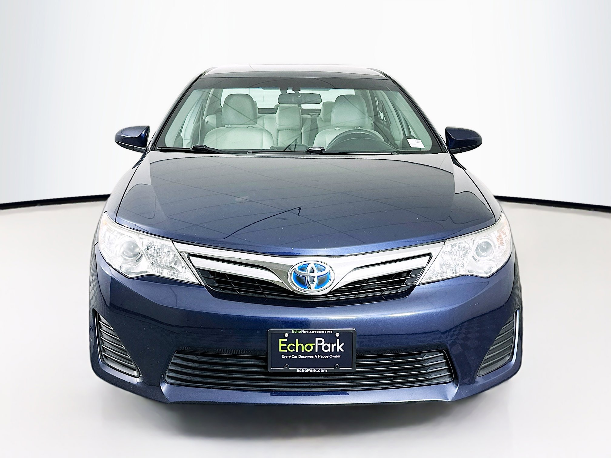 Used 2014 Toyota Camry LE image 2