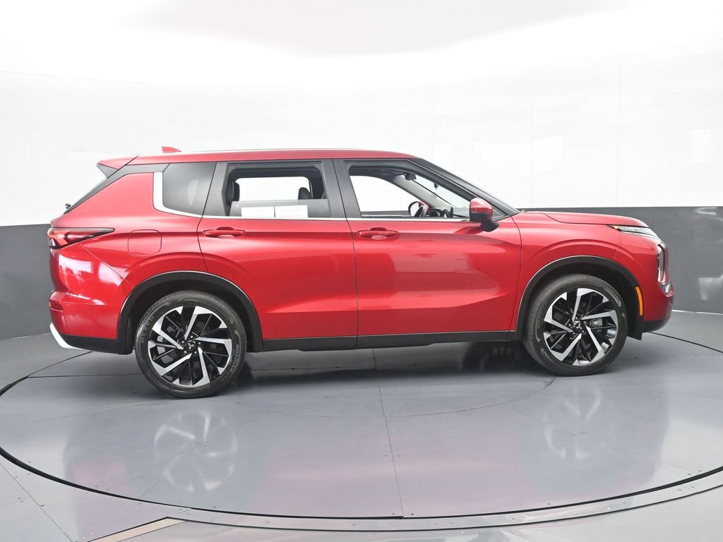 Used 2024 Mitsubishi Outlander SE Black Edition FWD image 7