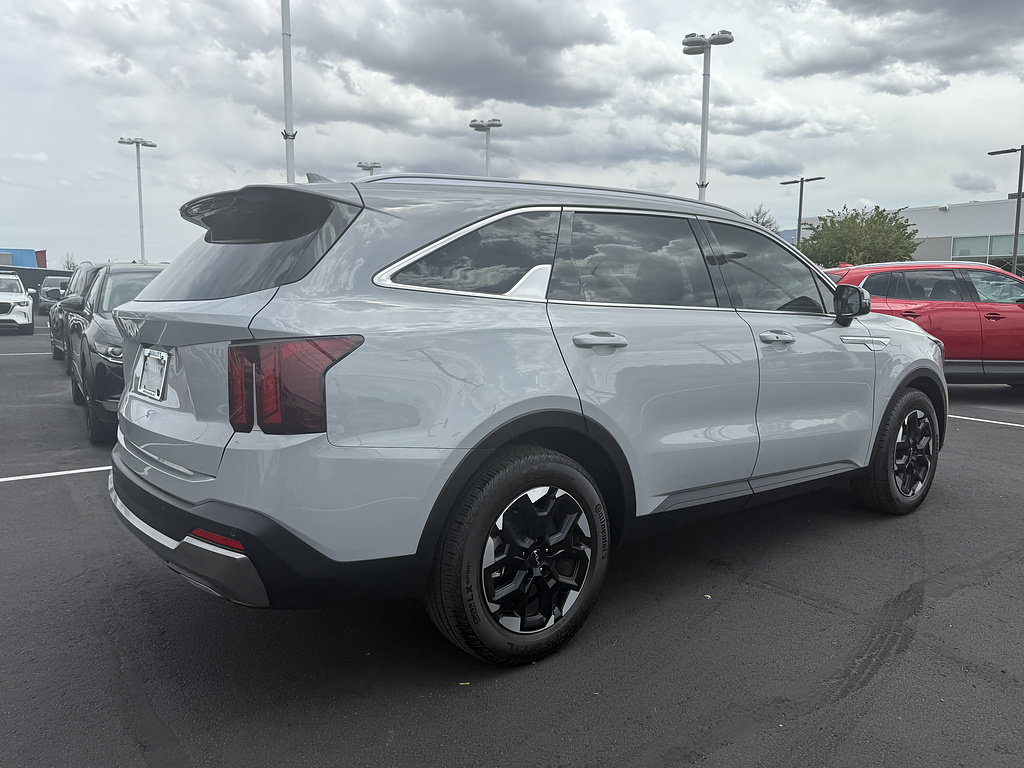 Used 2025 Kia Sorento S w/ Panoramic Sunroof Package FWD image 5