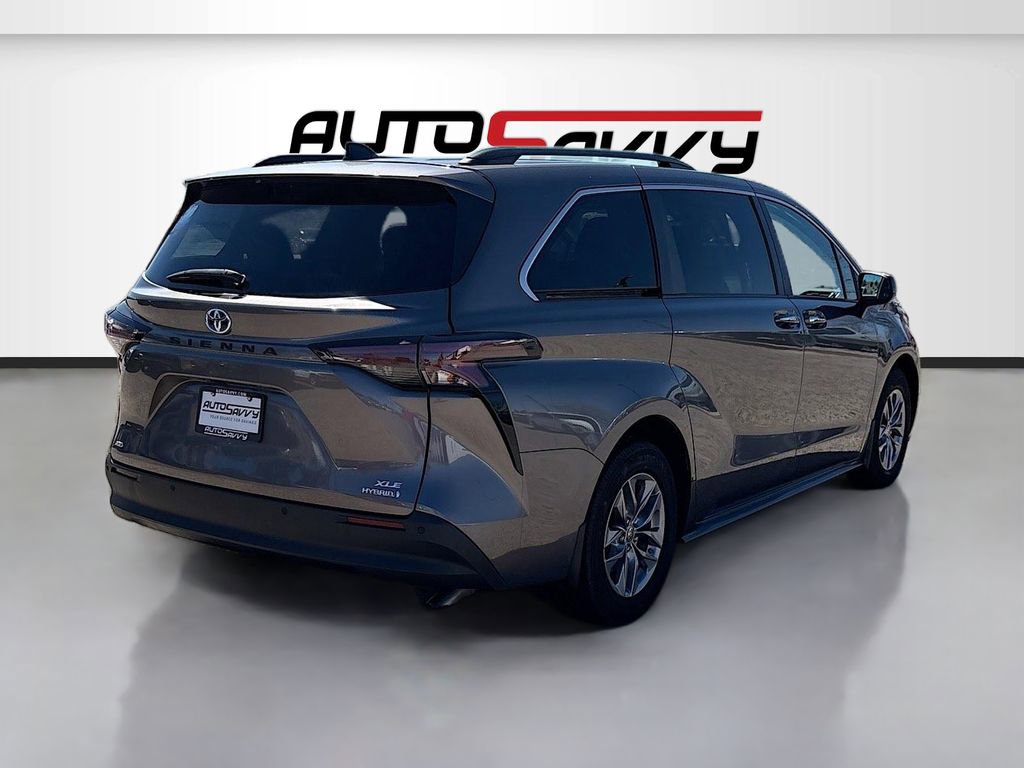 Used 2023 Toyota Sienna XLE w/ XLE Plus Package image 7