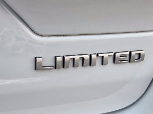 New 2026 Jeep Grand Cherokee Limited w/ Luxury Tech Group II RWD image 28