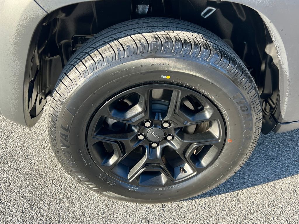 Used 2019 Jeep Cherokee Trailhawk image 14