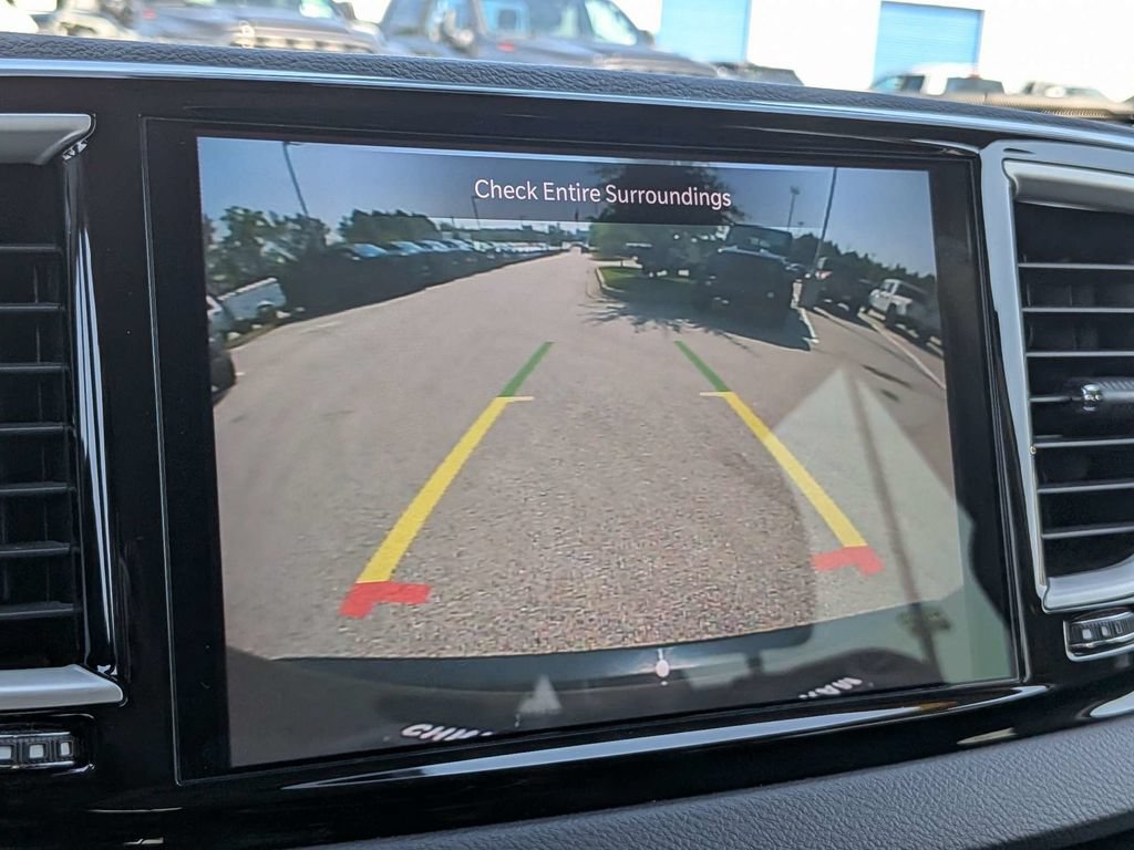 Used 2022 Chrysler Pacifica Touring-L FWD image 21