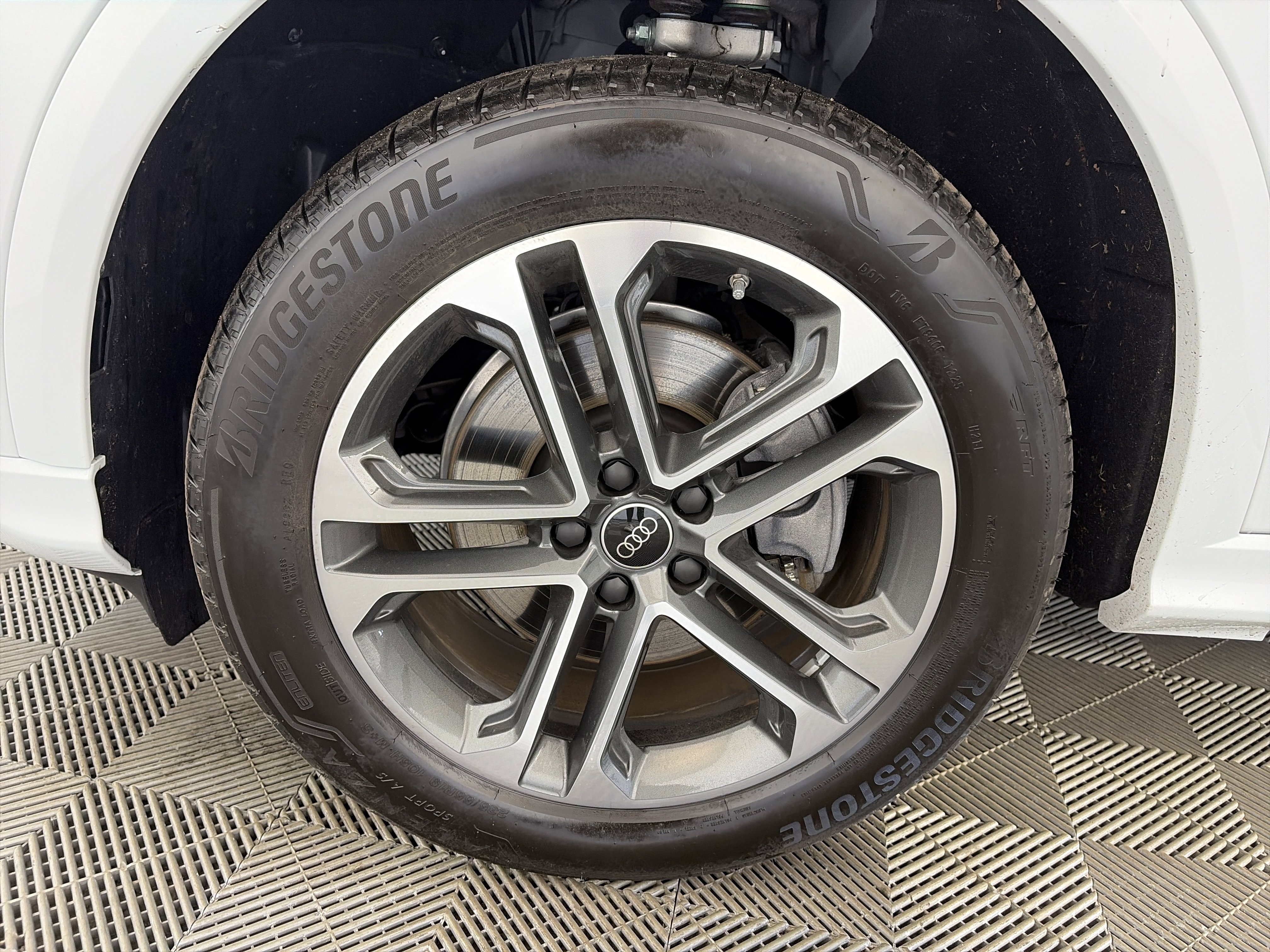 Used 2025 Audi Q5 Premium w/ Convenience Package image 13