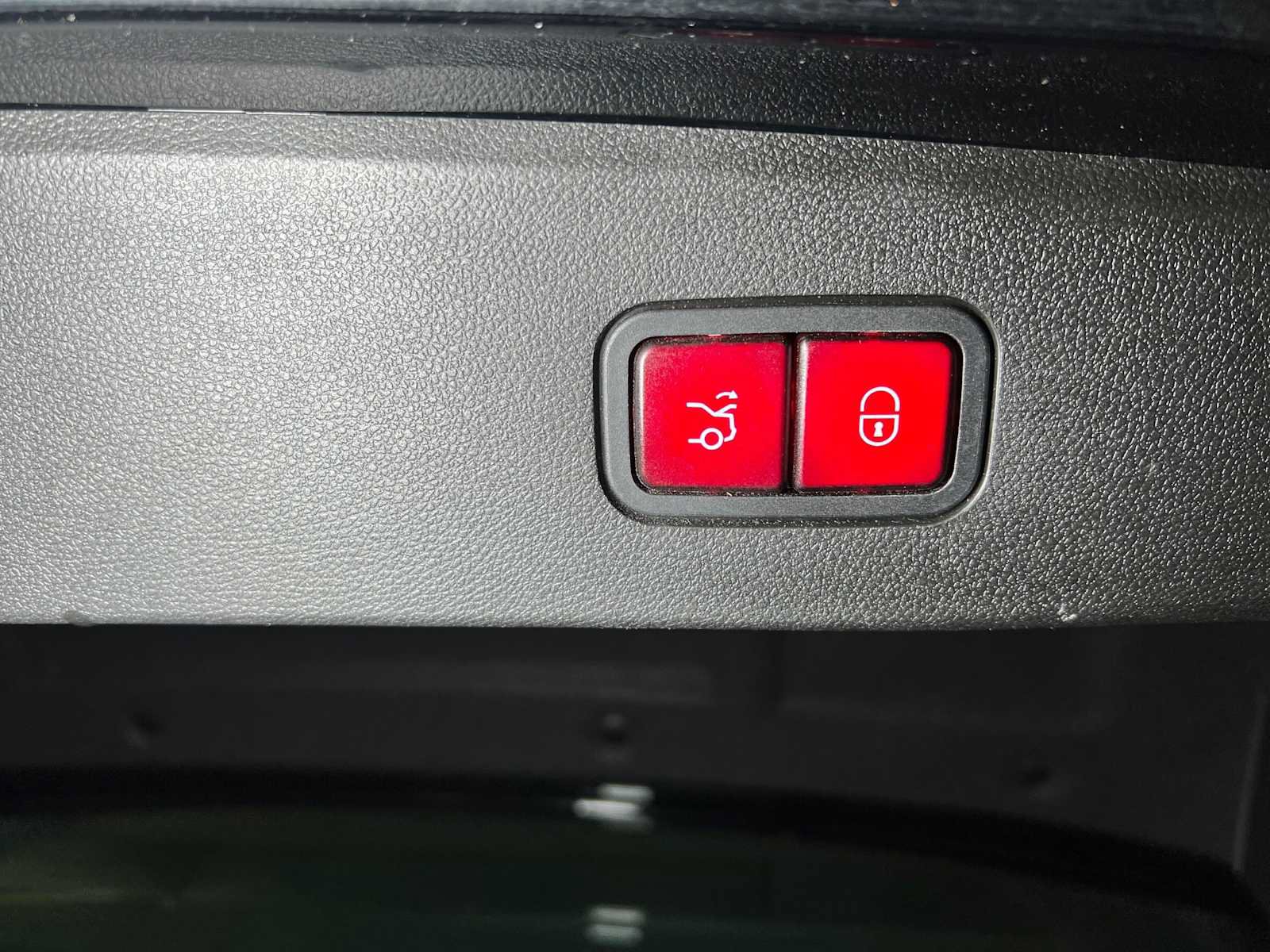 Used 2013 Mercedes-Benz E 550 4MATIC Sedan image 17