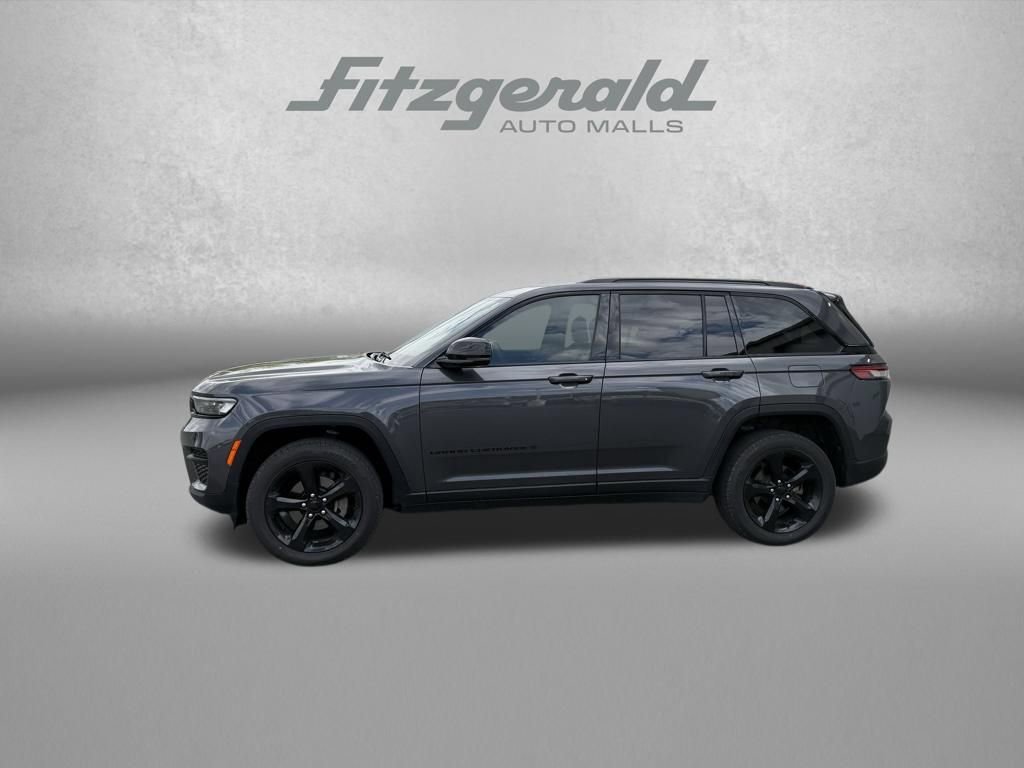 Used 2024 Jeep Grand Cherokee Altitude AWD/4WD image 4