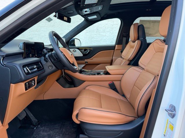 New 2027 Lincoln Aviator Black Label w/ Jet Appearance Package AWD/4WD image 2