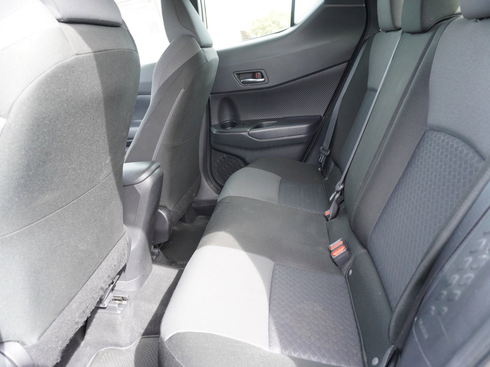 Used 2021 Toyota C-HR LE image 12