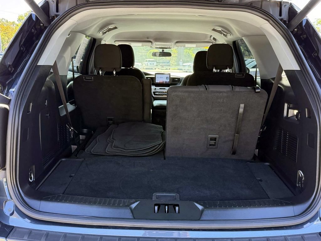 Used 2023 Ford Explorer XLT AWD/4WD image 8