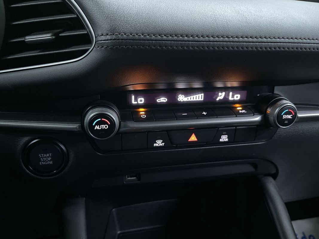 Used 2020 MAZDA MAZDA3 image 24