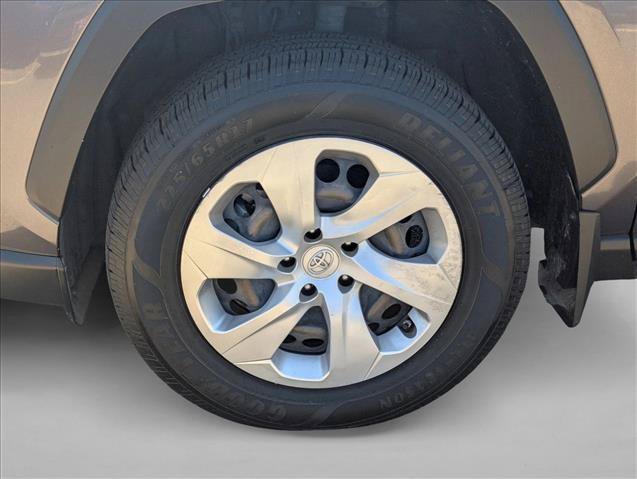 Certified 2019 Toyota RAV4 LE FWD image 21