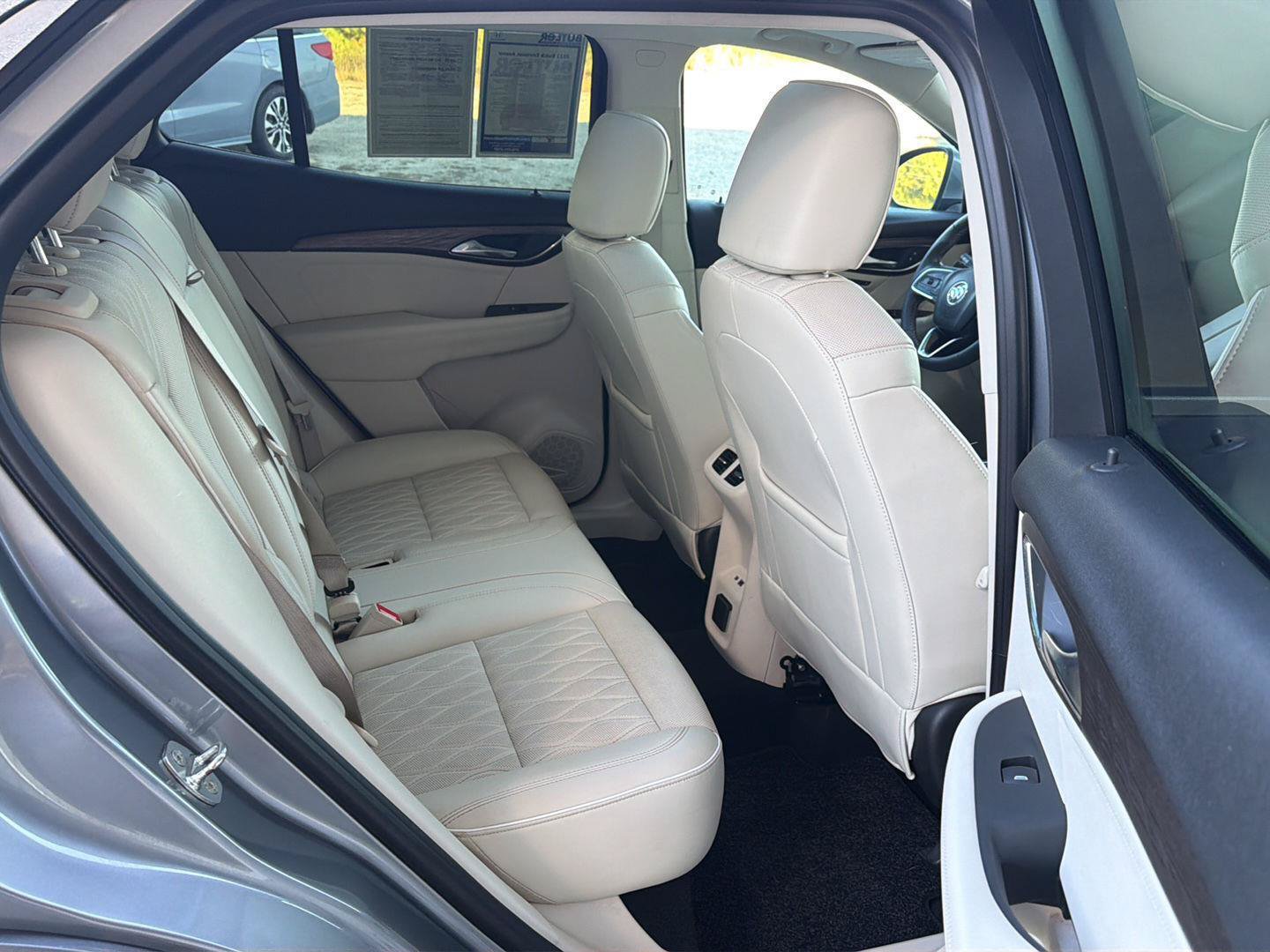 Used 2022 Buick Envision Avenir w/ Technology Package II FWD image 12