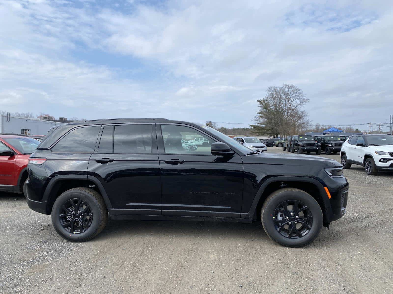 New 2026 Jeep Grand Cherokee Altitude AWD/4WD image 2