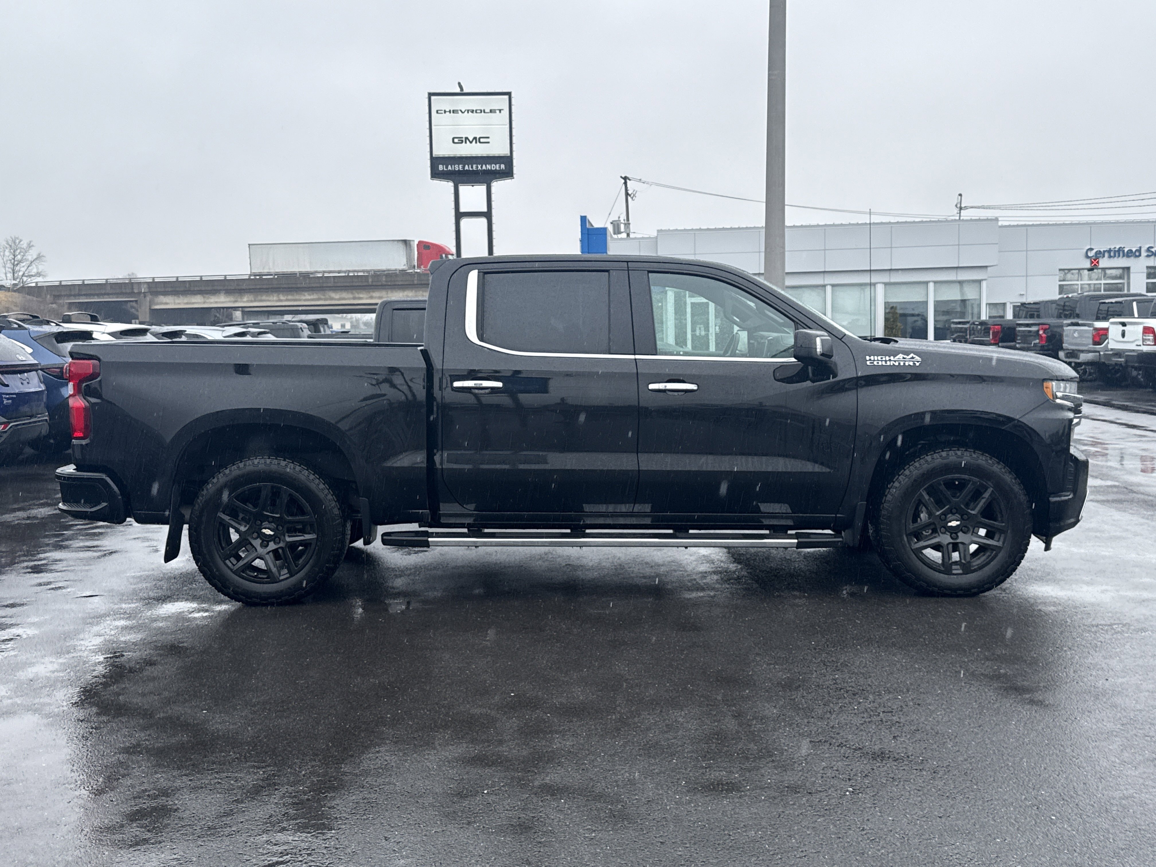 Used 2021 Chevrolet Silverado 1500 High Country w/ Z71 Off-Road Package image 2