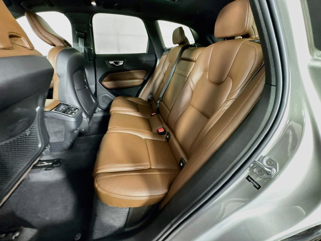 Used 2022 Volvo XC60 B5 Inscription w/ Advanced Package FWD image 30