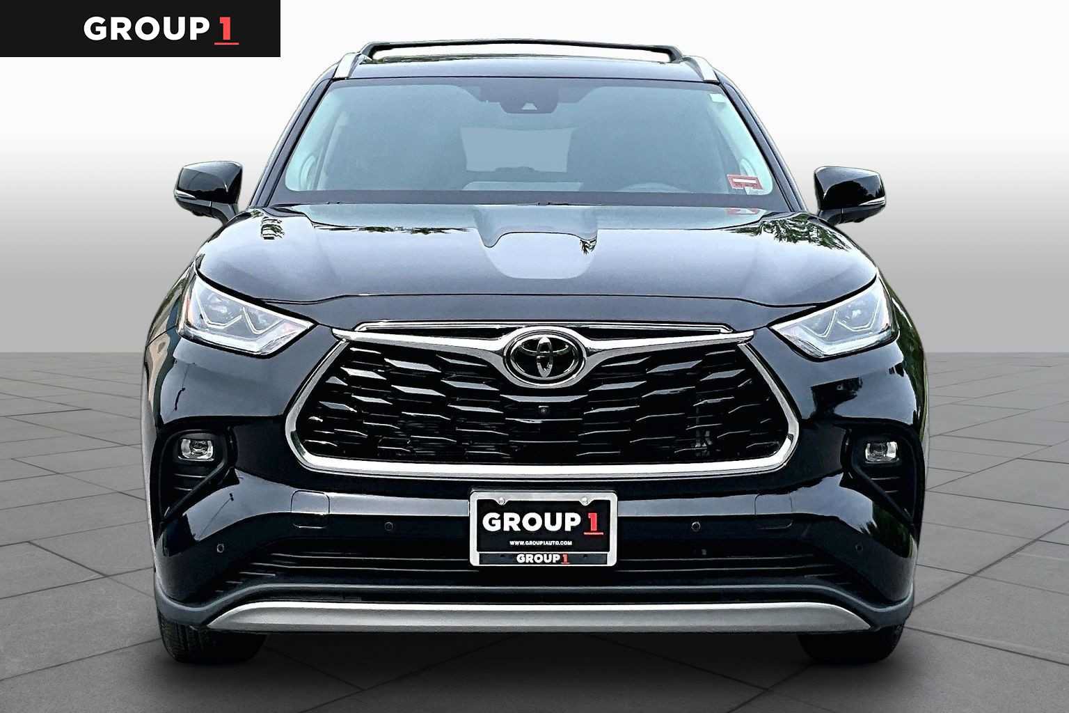 Certified 2025 Toyota Highlander Platinum AWD/4WD image 4