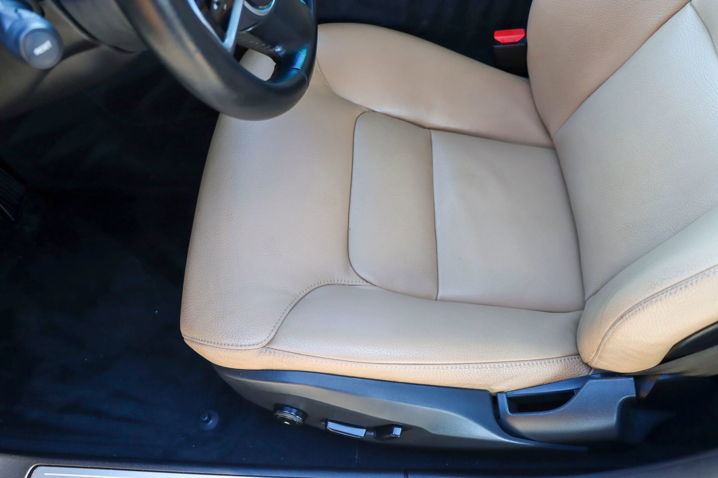 Used 2019 Volvo S90 T6 Momentum image 16